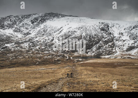 Eine Wanderung rund um den See Idwal, Snowdonia, Wales, Vereinigtes Königreich Stockfoto