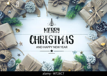 Frohe Weihnachten und guten Rutsch ins neue Jahr Typografie, Text mit christmas Ornament dekoration design Stockfoto
