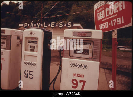 Tankstelle IN PORTLAND, Oregon GESCHLOSSEN WEGEN EINES MANGELS AN TREIBSTOFF ZUTEILUNG. Es war eine von vielen Stationen geschlossen während der ÖLKRISE IM WINTER 1973-74 Stockfoto