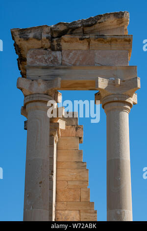 Zypern, Limassol aka Lemesos. Kourion, Tempel des Apollo Hylates, späten klassischen oder frühen Hellenistischen Periode, archaische Tempel. Stockfoto