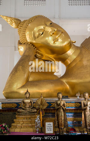 Der liegende Buddha im Wat Phai Lom in der Stadt von Chanthaburi im Norden von Thailand. Thailand, Chanthaburi, November, 2018. Stockfoto