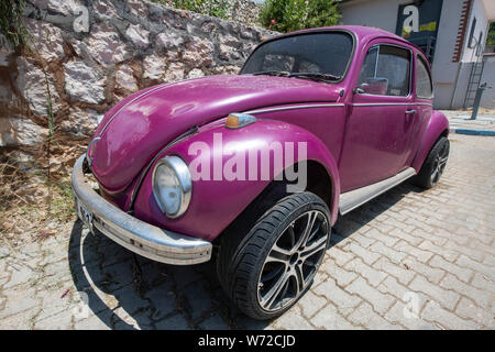 Eine angepasste lila Volkswagen Käfer Stockfoto