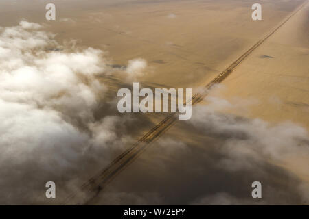 Küstennebel rollen über die Wüste Landschaft der Skelettküste. Skeleton Coast, Namibia. Stockfoto