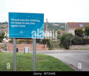 August 2019 - Vielen Dank für Ihren Besuch an der Ausfahrt der Behälter Cheddar, Somerset, Großbritannien Stockfoto