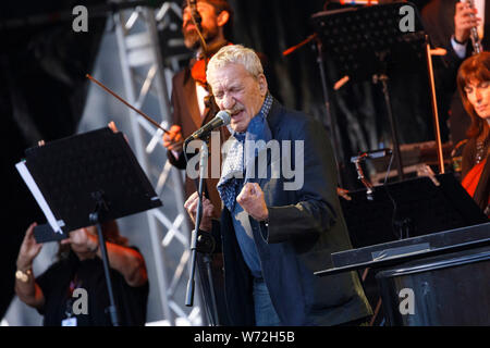 Paolo Conte live auf dem Roncalliplatz vor dem Kölner Dom. Köln, 03.08.2019 | Verwendung weltweit Stockfoto