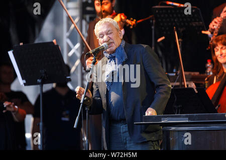 Paolo Conte live auf dem Roncalliplatz vor dem Kölner Dom. Köln, 03.08.2019 | Verwendung weltweit Stockfoto