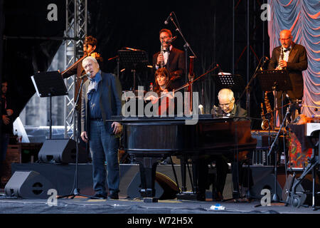 Paolo Conte live auf dem Roncalliplatz vor dem Kölner Dom. Köln, 03.08.2019 | Verwendung weltweit Stockfoto