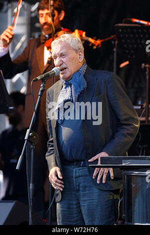 Paolo Conte live auf dem Roncalliplatz vor dem Kölner Dom. Köln, 03.08.2019 | Verwendung weltweit Stockfoto