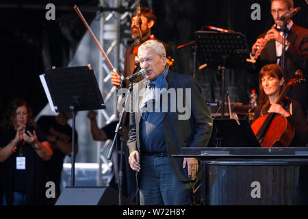 Paolo Conte live auf dem Roncalliplatz vor dem Kölner Dom. Köln, 03.08.2019 | Verwendung weltweit Stockfoto