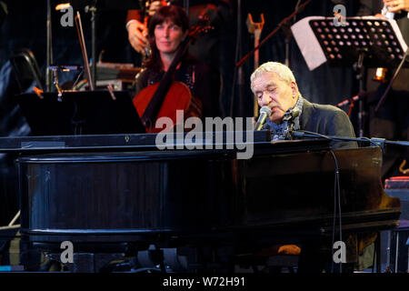 Paolo Conte live auf dem Roncalliplatz vor dem Kölner Dom. Köln, 03.08.2019 | Verwendung weltweit Stockfoto