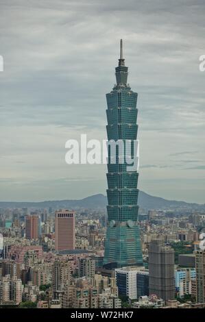 TAIPEI, Taiwan - 4 May 2019 - Blick auf die Skyline und dem Taipei 101 Wolkenkratzer Taipeh (Taipei World Financial Center) von der Nangang District gesehen e Stockfoto