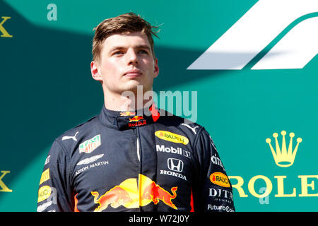 Budapest, Ungarn. 04 August, 2019. Max Verstappen von Aston Martin Red Bull Racing auf dem Podium während des F1 Grand Prix von Ungarn Credit: Marco Canoniero/Alamy leben Nachrichten Stockfoto