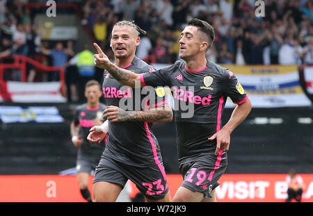 Leeds United ist Pablo Hernandez feiert ersten Ziel seiner Seite des Spiels mit Teamkollegen während der Sky Bet Championship match bei Ashton Gate, Bristol zählen. Stockfoto