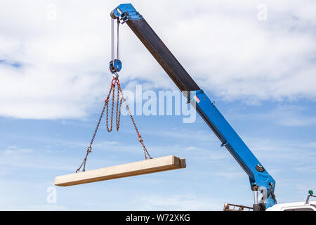 Bauarbeiter entladen konkrete Beteiligung von Lkw in der Baustelle Stockfoto