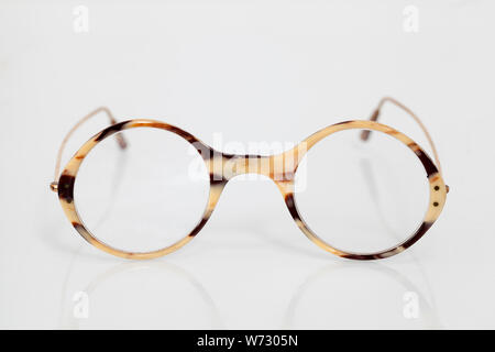 Ein Vintage Pair von Schildpatt Brillen oder Brillen Stockfoto
