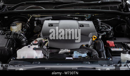 Nahaufnahme Detail der neuen Auto Motor. Reparatur- und Transportkonzept Stockfoto