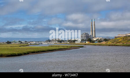 Oss Landung Kraftwerk und Salinas River Stockfoto