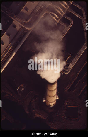 Rauch, STAPEL VON ALUMINIUM SCHMELZWERK Stockfoto