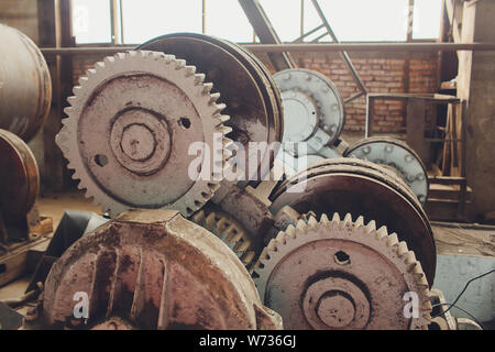 Stahl Räder Produktion an Lager geschmiert mechanisches Getriebe in Hardware. Stockfoto