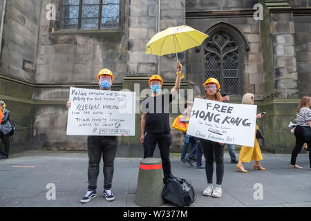 Edinburgh, Schottland, Großbritannien. 4. August 2019. Kostenlose Hong Kong Plakate auf der Royal Mile in Edinburgh Fringe Festival. Credit: Skully/Alamy leben Nachrichten Stockfoto