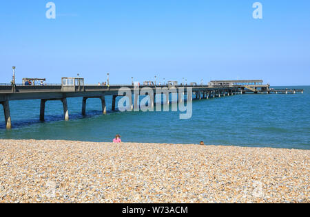 Die historische Seebrücke in der Stadt am Meer, an einem Sommertag, im East Kent, England, Großbritannien Stockfoto