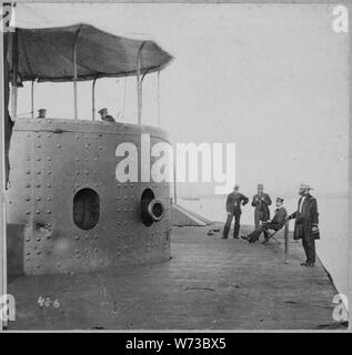 Der ursprüngliche Monitor nach ihrem Kampf mit dem merrimac. In der Nähe des Port-Bohrung kann die Dellen durch den schweren Stahl gesehen werden - darauf schossen aus den Gewehren der Merrimac. Hampton Roads, Virginia. Stereo, 07/1862; Allgemeine Hinweise: Verwenden Sie Krieg und Konflikt Nummer 183 bei der Bestellung eine Reproduktion oder Anforderung von Informationen zu diesem Bild. Stockfoto