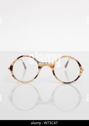 Ein Vintage Pair von Schildpatt Brillen oder Brillen Stockfoto