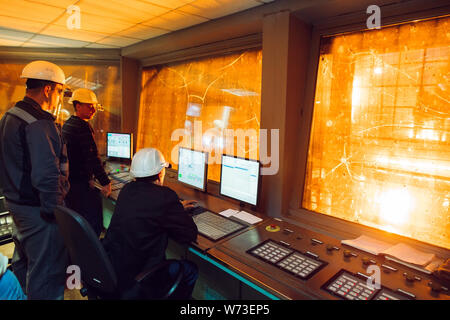 Control Panel. Anlage zur Herstellung von Stahl Stockfoto