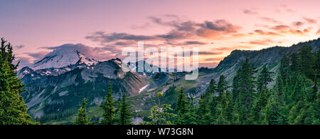 MT BAKER NATIONALEN WALD SONNENUNTERGANG AUF bewölkten Tag Stockfoto