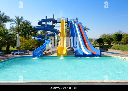 Aquapark mit Wasserrutschen im Luxus Hotel, Sharm el Sheikh, Ägypten Stockfoto