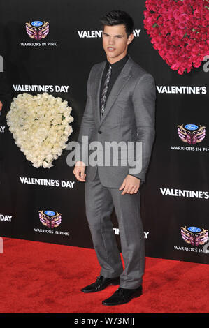 LOS ANGELES, Ca. Februar 08, 2010: Taylor Lautner bei der Weltpremiere seines neuen Films "Valentinstag" am Grauman's Chinese Theater, Hollywood. © 2010 Paul Smith/Featureflash Stockfoto