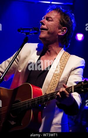 Kiefer Sutherland auf der Bühne mit seiner Band beim Wickham Festival 2019 Stockfoto