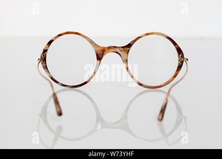 Ein Vintage Pair von Schildpatt Brillen oder Brillen Stockfoto