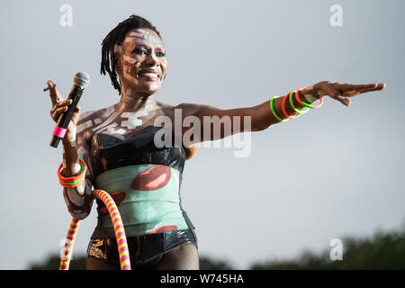 Brighton, UK. 04 Aug, 2019. Grace Jones führt an LOVEBN 1 fest als Teil von Brighton & Hove Stolz in Preston Park, Brighton am 4. August 2019. Bild von Tabatha Feuerwehrmann/weiblichen Perspektive Credit: Weibliche Perspektive/Alamy leben Nachrichten Stockfoto