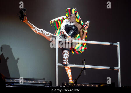 Brighton, UK. 04 Aug, 2019. Grace Jones führt an LOVEBN 1 fest als Teil von Brighton & Hove Stolz in Preston Park, Brighton am 4. August 2019. Bild von Tabatha Feuerwehrmann/weiblichen Perspektive Credit: Weibliche Perspektive/Alamy leben Nachrichten Stockfoto