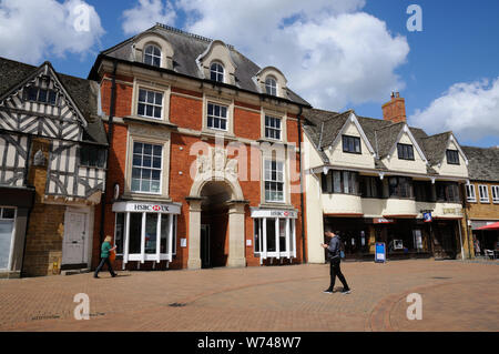 Midland Bank und Unicorn Inn, Marktplatz, Banbury, Oxfordshire Stockfoto