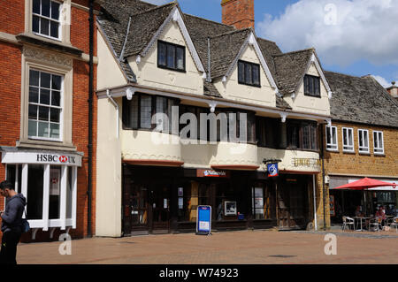 Unicorn Inn, Marktplatz, Banbury, Oxfordshire, stammt aus dem frühen 17. Jahrhundert. Stockfoto