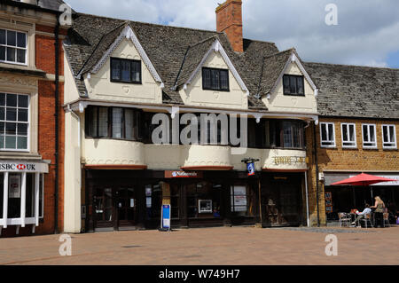 Unicorn Inn, Marktplatz, Banbury, Oxfordshire, stammt aus dem frühen 17. Jahrhundert. Stockfoto