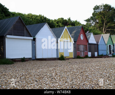 Holzhütten am Calshot Strand, Southampton, Hampshire, England, Großbritannien Stockfoto