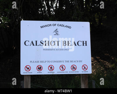 Signage an Calshot Strand, Southampton, Hampshire, England, Großbritannien Stockfoto