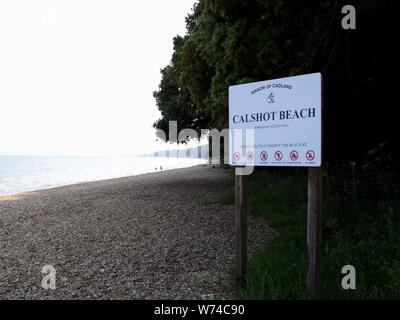 Signage an Calshot Strand, Southampton, Hampshire, England, Großbritannien Stockfoto