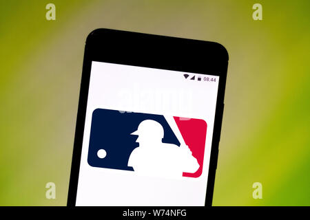 In diesem Foto, Illustration die Major League (MLB) Logo Basebal gesehen wird auf dem Smartphone angezeigt. Stockfoto