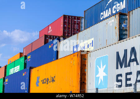 Nürnberg/Deutschland - August 4, 2019: Container steht auf TriCon Container-terminal Nürnberg. Stockfoto