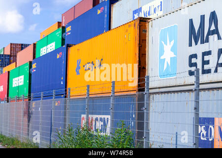 Nürnberg/Deutschland - August 4, 2019: Container steht auf TriCon Container-terminal Nürnberg. Stockfoto