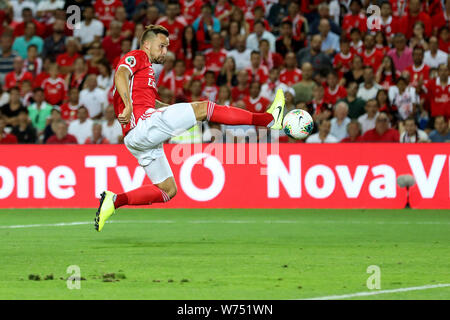 Lissabon, Portugal. 04 Aug, 2019. Haris Seferovic von SL Benfica in Aktion während der abschließenden Candido de Oliveira SuperCup 2019 Fußballspiel zwischen SL Benfica vs Sporting CP. (Final Score: SL Benfica 5 - 0 Sporting CP) Credit: SOPA Images Limited/Alamy leben Nachrichten Stockfoto