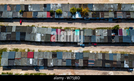 Die Slums der Blick von oben Luftbilder mit Drone Stockfoto