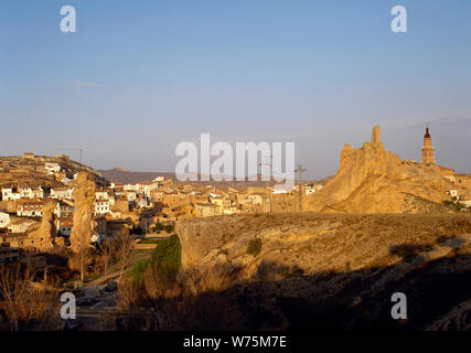 Spanien. La Rioja. Autol. Panoramablick. Auf der linken Seite, 'Picuezo' und 'Picueza' Felsformation. Stockfoto
