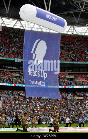 London, Großbritannien. 04 Aug, 2019. Lackierung auf dem Display für die Heads Up psychische Gesundheit Nächstenliebe während der 2019 FA Community Shield Match zwischen Liverpool und Manchester City im Wembley Stadion, London, England am 4. August 2019. Foto von Carlton Myrie. Nur die redaktionelle Nutzung, eine Lizenz für die gewerbliche Nutzung erforderlich. Keine Verwendung in Wetten, Spiele oder einer einzelnen Verein/Liga/player Publikationen. Credit: UK Sport Pics Ltd/Alamy leben Nachrichten Stockfoto