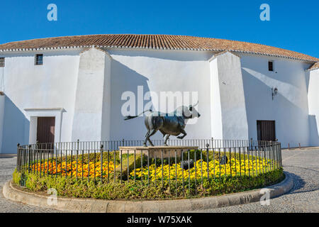 Blick auf die Plaza de Toros de Ronda ist eine der ältesten Stierkampfarenen Spaniens. Ronda, Provinz Malaga, Andalusien, Spanien Stockfoto
