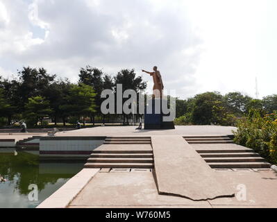 Statue des ersten Präsidenten nach der Unabhängigkeit Ghanas, Kwame Nkrumah, in der Memorial Park am Nkrumah Mausoleum in Accra (Ghana) im August 2018. | Verwendung weltweit Stockfoto